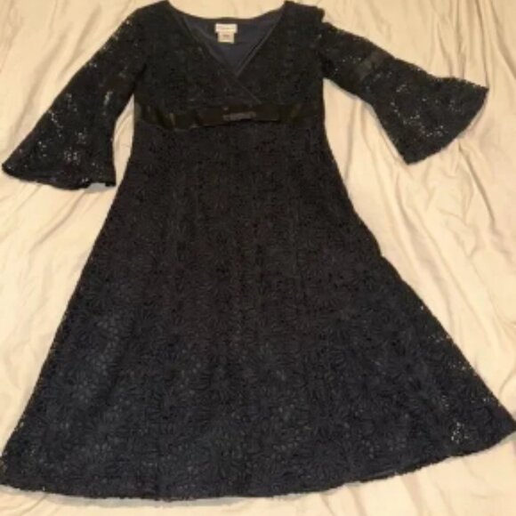 Karen Millen England women’s size 6 dress black lace with bow - Picture 2 of 6